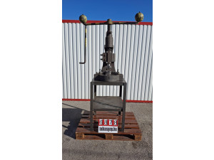 Lendkerekes prés, csavarprés, orsós prés