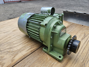 Hajtóműves villanymotor, Lenze 0,18 kW, elektromágneses fékkel