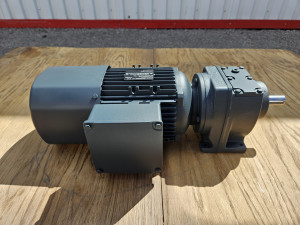 Hajtóműves villanymotor, KEB hajtóműves villanymotor beépített fékkel – 1.05 kW, 80 Nm (Új)