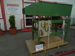 Vibrating feeder