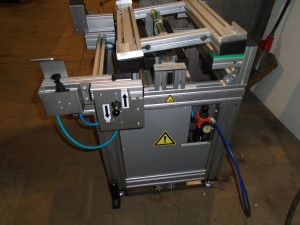 Lifting, tipping table, pneumatic